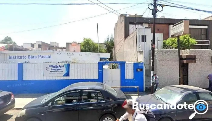 Dr. A. Enrique Carrera C. - Centro