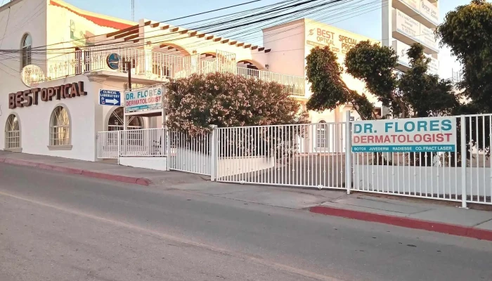 Dr. Roberto Flores, Dermatologist - 21970 Vicente Guerrero